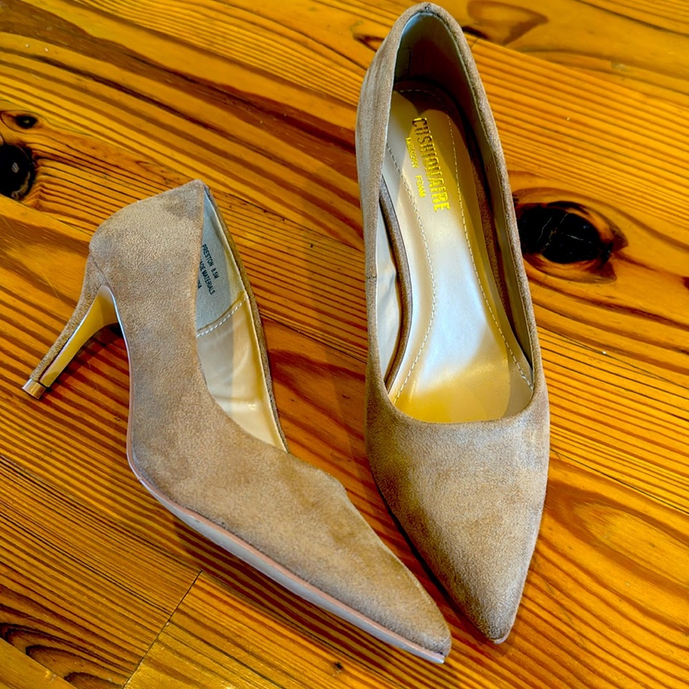 CUSHIONAIRE Women's Preston Dress Pump +Memory Foam Size 8.5.  Like- new cond.